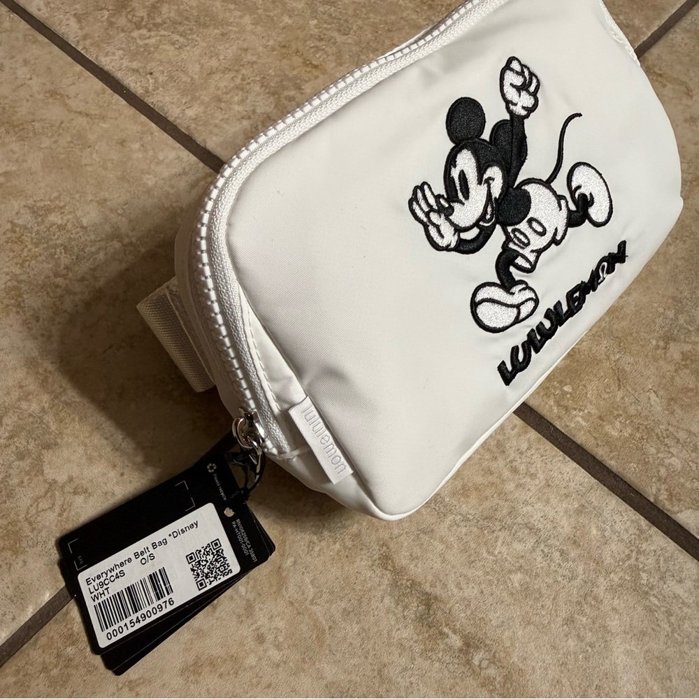 Disney x lululemon LIMITED EDITION White Mickey Everywhere Belt Bag - Picture 8 of 12
